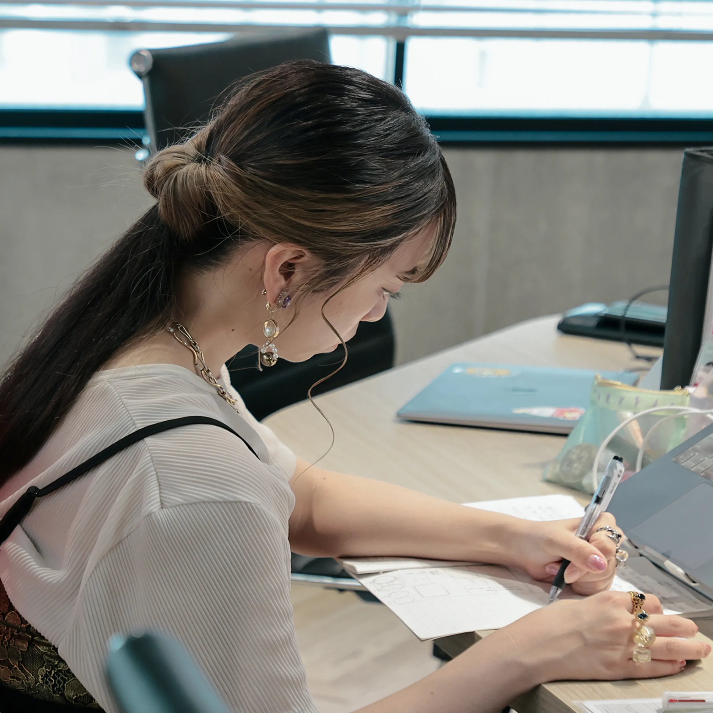 ロゴから動画制作まで、まるっとおまかせできる安心体制